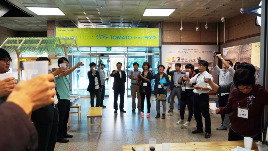 어진 물과 큰 빛 가마 展