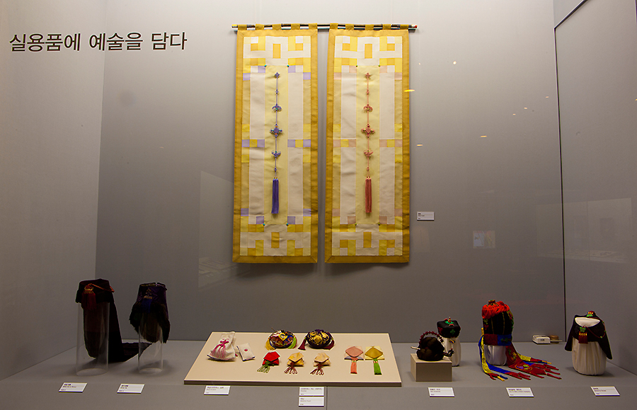 경기도박물관 기증유물실 테마전 ‘매듭, 과거와 현재를 잇다’