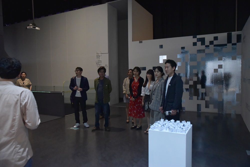백남준아트센터 퍼포먼스 《마르크스주의의 은밀한 매력》